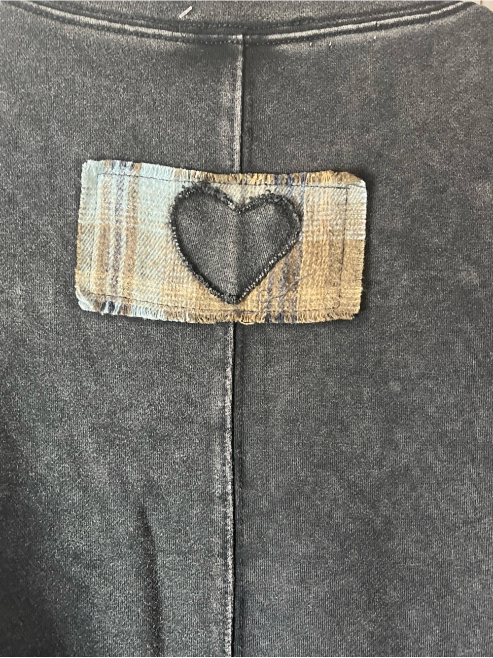 NWT Oli & Hali Black Ruffle Heart Crewneck Sweatshirt Sz S with size pockets - Picture 6 of 6